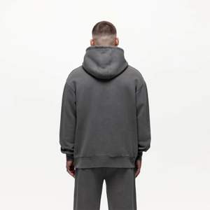 รับเสื้อฮู้ดโอเวอร์ไซส์แบบวินเทจของคุณทันสมัยพร้อมโลโก้และการออกแบบที่กำหนดเองสำหรับผู้ชายและผู้หญิง - Product Image 3