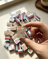 Ensemble de Mahjong Suye en acrylique à quatre couches avec motifs imprimés à l'intérieur et 160 tuiles polies miroir pour salles de jeux en gros