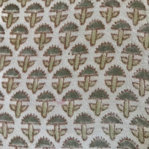 ผ้าฝ้ายพิมพ์ลายด้วยมือ – ลายบูติทั่วผืน |   ผ้าทอแบบดั้งเดิมของอินเดียสีเขียวมะกอกและสีเขียวมอส - Product Image 2