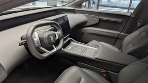 2025 a V a T a R XII AWD SUV Doble Litio con Neumáticos R18, Asientos de Cuero, Techo Panorámico y Portaequipajes de Aleación de Aluminio - Product Image 4