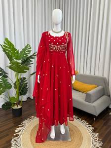 Salwar traditionnel indien prêt-à-porter pour la Saint-Valentin, en coton slub épais noir, brodé, col rond, idéal pour les fêtes - Product Image 6