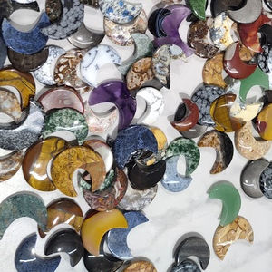 Piedra preciosa curativa Natural de 30mm, piedra de cristal en forma de Luna, cristal Reiki, luna creciente para regalos - Product Image 2