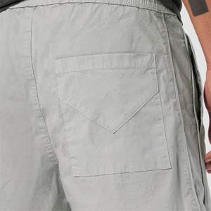 Pantalones cortos grises con cordón para correr para hombre, elegantes y funcionales con ajuste ajustable, ideales para entrenamientos de gimnasio, trotar - Product Image 4