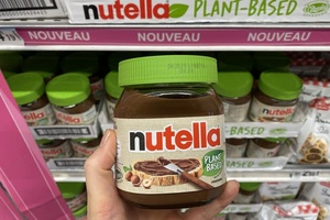 Crema de Chocolate a Base de Plantas Nutella, Fórmula Vegana con Consistencia Cremosa y Sabor a Cacao y Nueces - Product Image 6