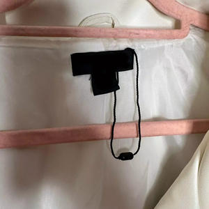 Veste en cuir véritable pour femme de haute qualité, élégante, matelassée, coupe ajustée, veste d'hiver coupe-vent et imperméable - Product Image 3