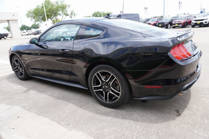 FORD MUSTANG ECOBOOST PREMIUM FASTBACK RWD 2023 USADO, Volante a la Izquierda/Derecha - Product Image 2