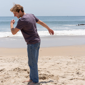 เสื้อยืดคอกลมผู้ชาย สีม่วงซีด 100% ผ้าฝ้ายออร์แกนิคสุดหรู ผ่านการซักแล้ว ได้รับการรับรองมาตรฐาน GOTS พรีเมียม แขนสั้น ระบายอากาศได้ดี ทรงพอดีตัว - Product Image 6