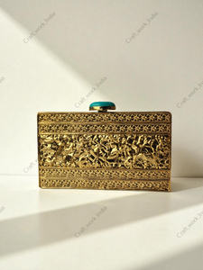 Bolso de Mano Tipo Clutch de Latón con Piedras Preciosas de Turquesa Hechas a Mano, con Cabujones Azules Naturales, Marco de Metal Martillado y Diseño de Carcasa Rígida - Product Image 6