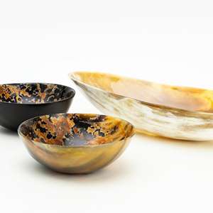 Plato de Cuerno Hecho a Mano con Forma Única, Tazón para Servir con Acabado Artesanal Suave para Decoración Artística del Hogar a un Precio Accesible - Product Image 1