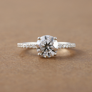 Bague de fiançailles luxueuse en or massif 14 carats pour femme IGI diamant de taille ronde cultivé en laboratoire - Product Image 1
