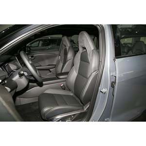 Liquidación: SUV Híbrido 06 Turbo con Neumáticos R18, Transmisión Manual/Automática, Interior Oscuro/Claro, Asientos de Cuero, Control de Crucero Adaptativo (ACC), Volante a la Izquierda, Detalles Metálicos - Product Image 6