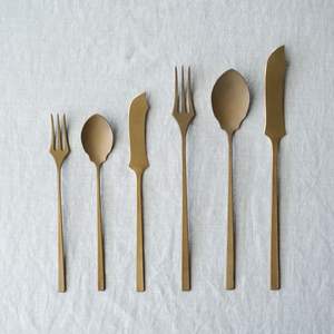 Juego de cubiertos de acero inoxidable con acabado plateado, una elegante mezcla de durabilidad y estilo para bodas, eventos y uso diario - Product Image 1