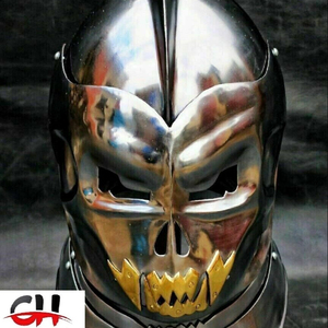 Casque démoniaque médiéval confortable portable casque en acier lourd prêt au combat. - Product Image 1