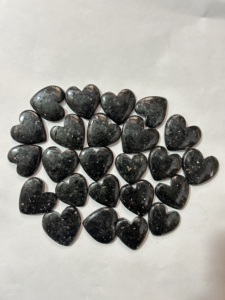 Nuummite Crystal Heart Palm Pebbles Piedras para la ansiedad Alivio del estrés Masaje Grado AAA Piedra preciosa curativa original Corazón de ágata - Product Image 4