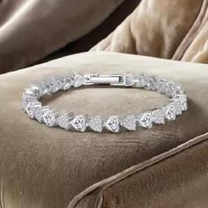 Bracelet de tennis en argent 925 délicat pour femmes et filles, diamant taillé en coeur, Moissanite cultivé en laboratoire, élégant bracelet en diamant taillé en coeur - Product Image 1