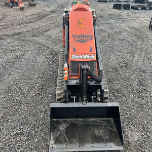Chargeuse compacte Ditch Witch SK800 la plus vendue - Product Image 3