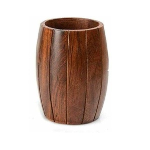 Porte-stylo en bois au design élégant et respectueux de la nature, idéal pour les salles d'étude de bureaux avec des tailles de 10L X 10W X 10H centimètres - Product Image 1