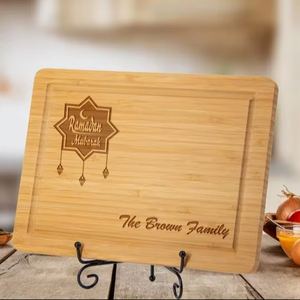 Planche à découper en bois de bambou Ramadan Mubarak étoile gravée personnalisée avec le nom de la famille Durable écologique Planche de service - Product Image 1