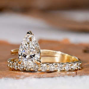 Bague de mariage double rangée unique en diamant de laboratoire taille poire brillant 1,00 carat, faite à la main et luxueuse, pour femme, idéale pour les fêtes - Product Image 2