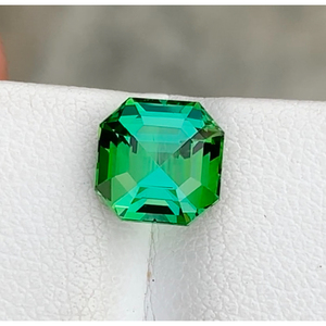 Tourmaline verte naturelle de qualité supérieure, taille Asscher, 2,40 CT, sans défaut. - Product Image 1