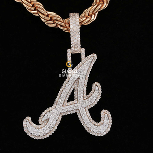 Colgante de hip hop helado con diamantes cultivados en laboratorio de corte brillante redondo en oro amarillo de 10kt en claridad VVS - Product Image 5