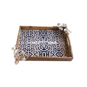 ถาดไม้เสิร์ฟอาหารและขนมหวานสำหรับเคลือบสำหรับคาเฟ่และโรงอาหารถาดเสิร์ฟทำจากไม้ทำมือ - Product Image 1