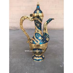 Dallah en métal bien poli, tradition qui transforme l'acte de faire du café en un rituel de grâce et de générosité, théière de table - Product Image 4