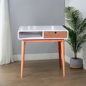Escritorio de ordenador de color natural de tendencia con almacenamiento y detalles en blanco Multifuncional hecho de madera de caucho MDF y chapa de fresno - Product Image 1