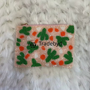 Tradebyd Sac à main brodé ethnique de style bohème à motif géométrique Pochette faite à la main pour événements culturels - Product Image 1