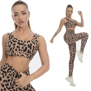 Ropa deportiva para mujer Patrón sólido Yoga Sujetador deportivo y conjuntos de mallas Servicio OEM al por mayor disponible - Product Image 5