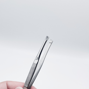 Pince à sourcils pour femmes de la meilleure qualité avec pointe inclinée unique et finition polie Design unique pour la mise en forme des sourcils - Product Image 5