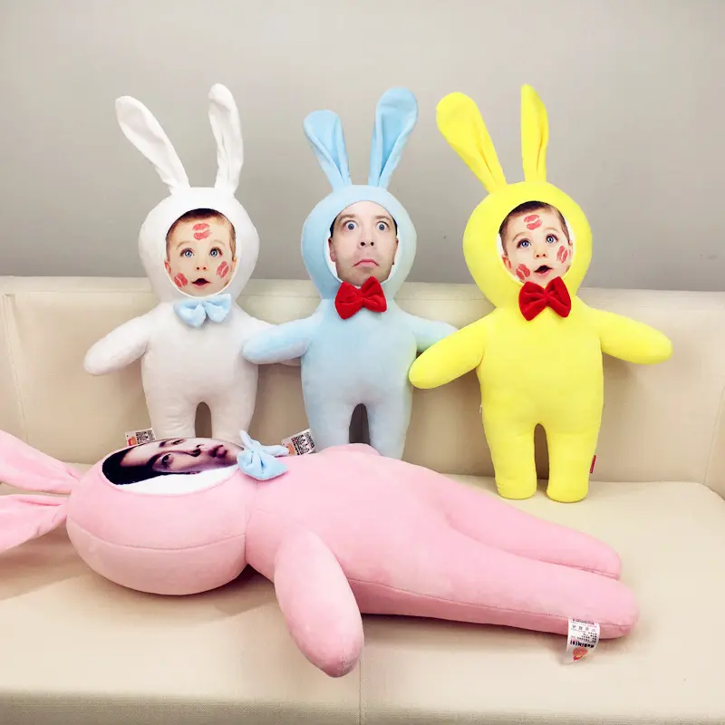 Foto cuscino decorativo personalizzato a forma di coniglio