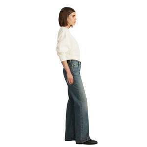 Jeans décontractés pour femmes, coupe droite, respirants, personnalisables (ODM), en denim premium, taille mi-haute, coupe régulière, vente en gros directe usine - Product Image 3