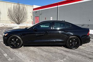 2023 S60 Recharge T8 Plus Black Edition ไมล์น้อย เครื่องยนต์สมบูรณ์แบบ เกียร์อัตโนมัติ หลังคาพาโนรามา ไฟ LED พร้อมส่ง - Product Image 4