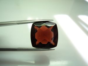 หินโกเมนสีแดงธรรมชาติ100% แบบเหลี่ยมตัดเป็นรูปอัญมณีหลวมจากผู้ผลิตเครื่องประดับทำหินกำเนิด OEM - Product Image 3