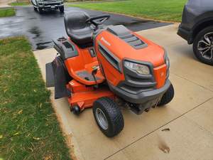 Tondeuse à gazon Husqvarna YTH24V48LS 2009, tondeuse rotative avec système audio haut de gamme, livraison rapide et satisfaction garantie - Product Image 5