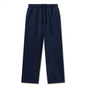 โรงงานผลิตกางเกงวอร์มผ้าฟลีซเนื้อนุ่ม รับผลิตทรงโอเวอร์ไซส์ พร้อมบริการสกรีนโลโก้ตามแบบ สำหรับคอลเลคชั่นแฟชั่นและสตรีทแวร์ - Product Image 1