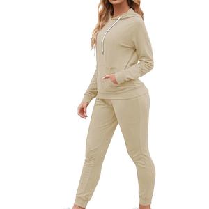 Conjunto de chándal personalizado de 2 piezas para mujer Jogger fabricado al por mayor con Sudadera con capucha de gran tamaño y pantalones de chándal de longitud corta - Product Image 2