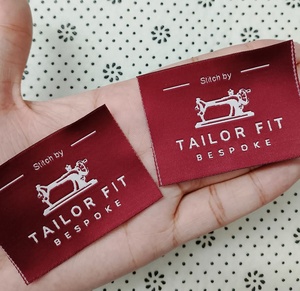 Etiquetas tejidas personalizadas para ropa Etiquetas de ropa autoadhesivas con logotipo Etiquetas de ropa de tamaño personalizado sostenibles - Product Image 4