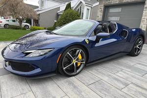 CT4V 2025 Sedán Usado, Listo para Enviar, Automático, Motor >8L, 400 CV, Cámara Trasera 360, Asientos de Cuero Oscuros, Techo Panorámico - Product Image 3