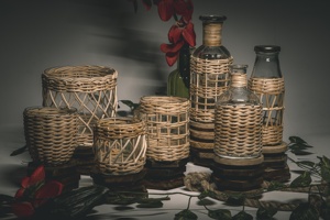 Pot décoratif en bambou ou en canne tissé à la main, pot en verre décoratif multifonctionnel pour le stockage, le remplissage de table ou de cire - Product Image 4