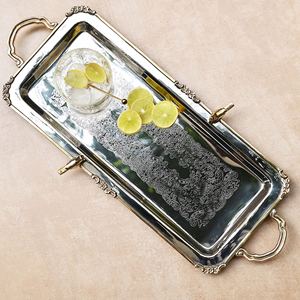 Plateau à collation martelé en acier inoxydable fait à la main, écologique et de qualité supérieure, plat rectangulaire moderne avec poignées dorées, passe au lave-vaisselle - Product Image 3