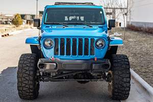 Pick-up 4x4 de taille moyenne d'occasion de 2020, véhicule utilitaire à cabine double tout-terrain avec suspension robuste - Product Image 6