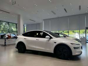 รถยนต์ Tesla Model Y SUV ปี 2026 มือสอง พลังงานใหม่ รุ่นหรู ระยะทางวิ่ง 601-700 กม. แบตเตอรี่ 90-110 กิโลวัตต์ชั่วโมง ไม่เคยเกิดอุบัติเหตุ พร้อมใช้งาน - Product Image 5