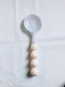 Cuerno y mango de resina Juego de servidores de ensalada Cuchara y tenedor con remolino de agua acrílico y patrón de modelo negro para uso en cocina y hotel - Product Image 6