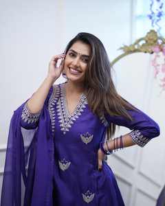 Conjunto Kurti de mujer encantadora de calidad premium con pantalones Palazzo que fluyen elegancia disponible a granel - Product Image 6