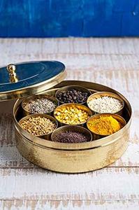 กล่องเครื่องเทศทองเหลืองโบราณแบบอินเดียพร้อมภาชนะที่ถอดออกได้7ชิ้นเครื่องมือสำหรับใส่สมุนไพรและเครื่องเทศที่ปลอดภัย - Product Image 3