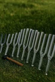 Fourche de sonothérapie (CHAKRA) pour la guérison par le son (LOT DE 8) – Grandes fourches géantes - Product Image 4