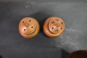 Ensemble de poivre de sel en laiton avec belle gravure et construction robuste idéal pour les cuisines haut de gamme et les repas formels - Product Image 3