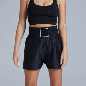 Pantalones cortos de boxeo para mujer con logotipo personalizado OEM aptos para entrenamiento y partidos Material transpirable y marca de etiqueta privada - Product Image 2
